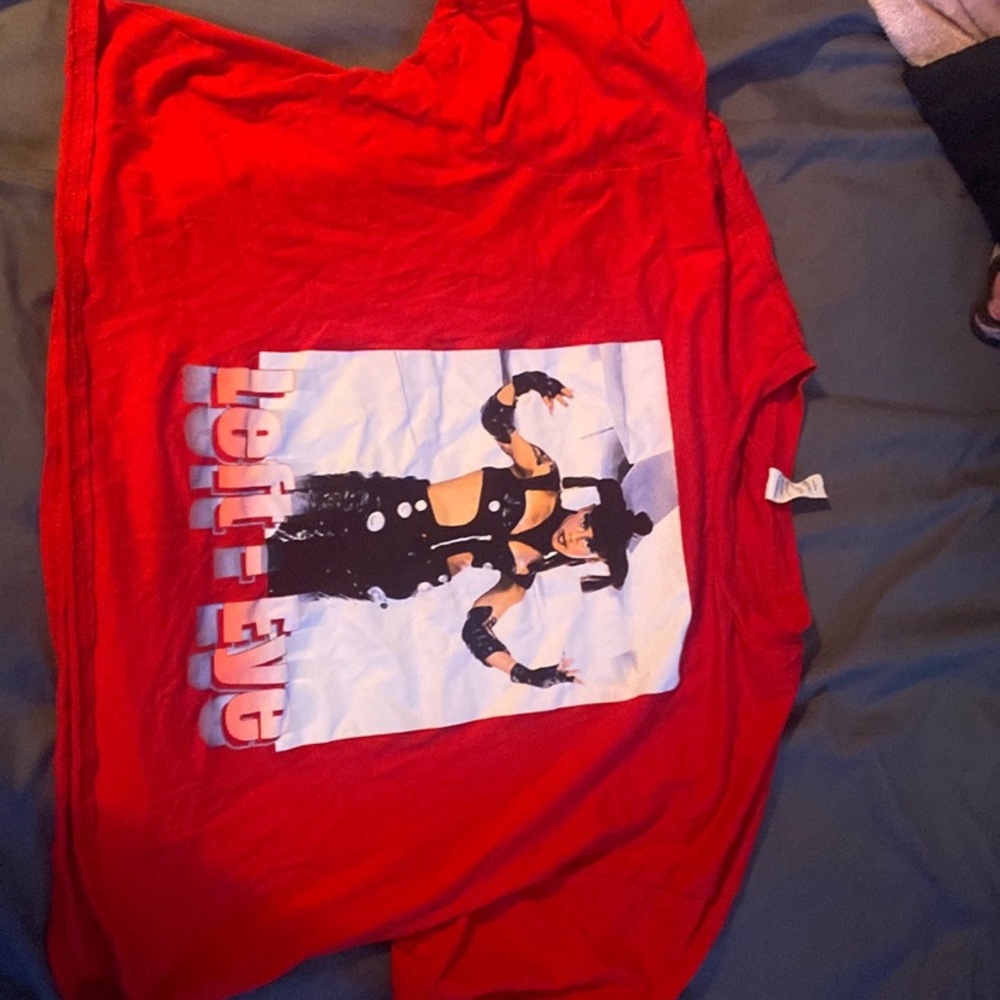 Left eye styled cropped top